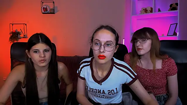 Snapshot of mona_cloud chatting on 11.11.25 mona cloud online show from 11.11.25