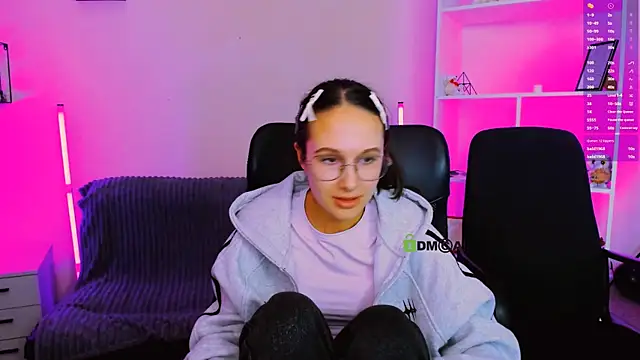 Snapshot of mona_cloud chatting on 11.13.25 mona cloud online show from 11.13.25