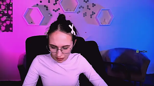 Snapshot of mona_cloud chatting on 12.01.25 mona cloud online show from 12.01.25