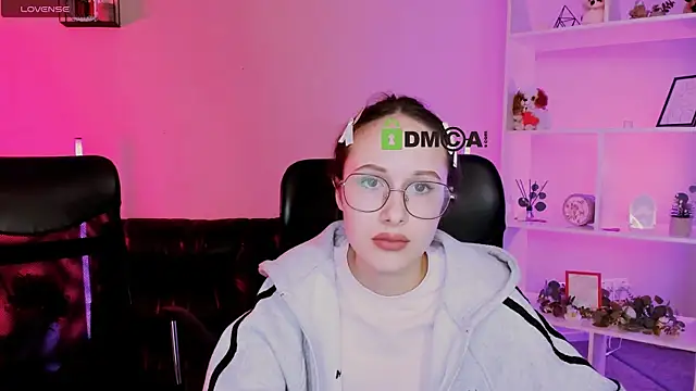 Snapshot of mona_cloud chatting on 12.16.25 mona cloud online show from 12.16.25