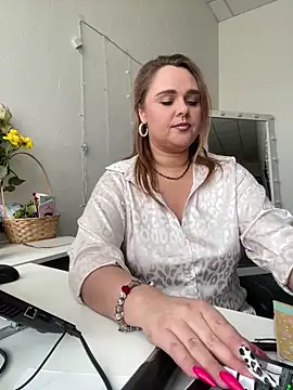 Juicy PeachLux online show from 03.10.25