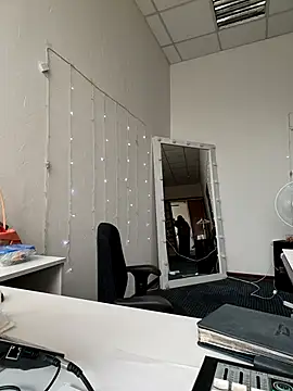 Juicy PeachLux online show from 09.10.25