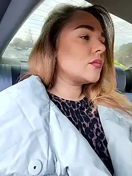 Juicy PeachLux online show from 10.18.25