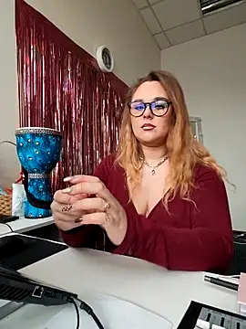 Juicy PeachLux online show from 11.16.25