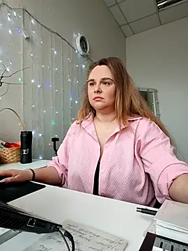 Juicy PeachLux online show from 05.01.26