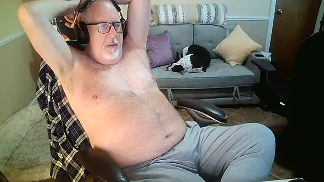 Snapshot of superbearboss chatting on 06.06.26 superbearboss online show from 06.06.26