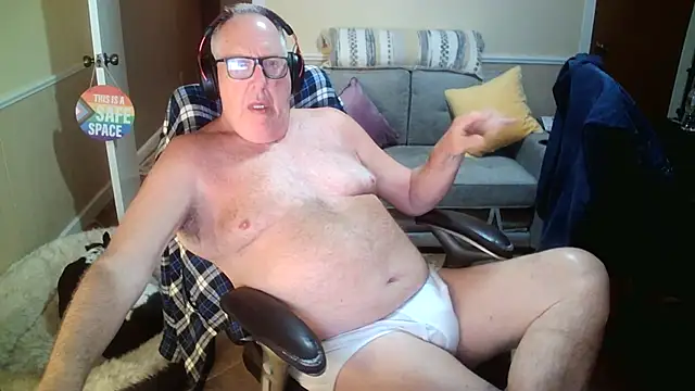 Snapshot of superbearboss chatting on 06.11.26 superbearboss online show from 06.11.26