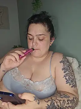 Snapshot of Saucy-Serenity chatting on 06.24.26 Saucy-Serenity online show from 06.24.26