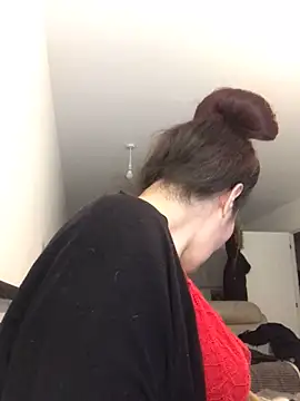 Snapshot of Curvy-Essex-Milf chatting on 10.12.25 Curvy-Essex-Milf online show from 10.12.25