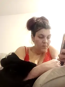 Snapshot of Curvy-Essex-Milf chatting on 12.13.25 Curvy-Essex-Milf online show from 12.13.25