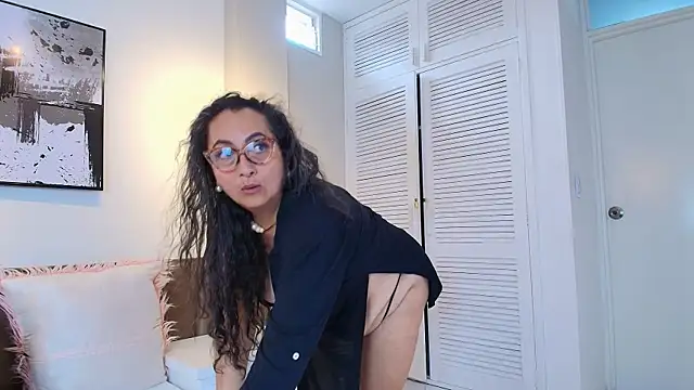 Snapshot of AlessandraLeroy chatting on 06.03.26 AlessandraLeroy online show from 06.03.26