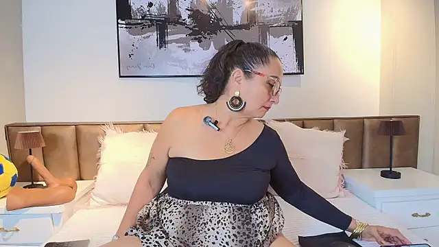 Snapshot of AlessandraLeroy chatting on 06.13.26 AlessandraLeroy online show from 06.13.26