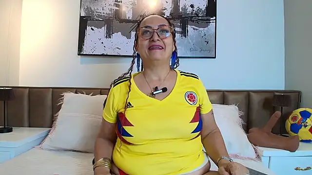 Snapshot of AlessandraLeroy chatting on 06.17.26 AlessandraLeroy online show from 06.17.26