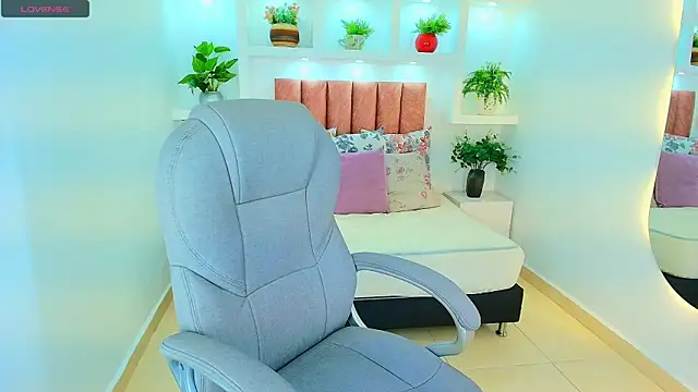 Snapshot of sharon_rosse__ chatting on 11.18.25 sharon rosse online show from 11.18.25