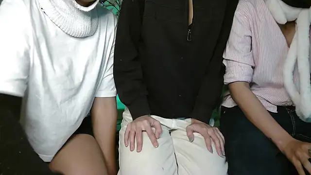 Snapshot of NaughtyThrouple007 chatting on 01.05.26 NaughtyThrouple007 online show from 01.05.26