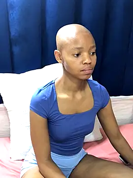 Snapshot of BondiBitch chatting on 11.03.25 BondiBitch online show from 11.03.25