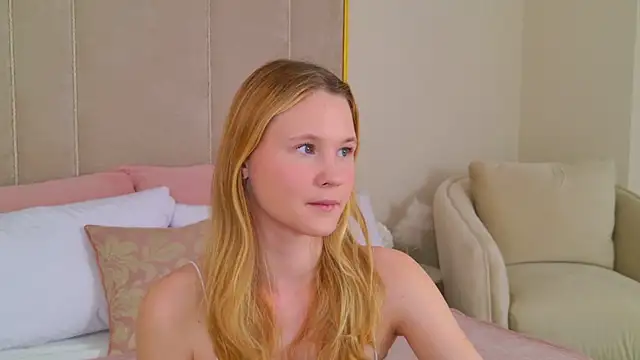 Snapshot of AmeliRoyse chatting on 06.23.26 AmeliRoyse online show from 06.23.26