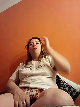 Snapshot of Luna-nevada chatting on 10.27.25 Luna-nevada online show from 10.27.25