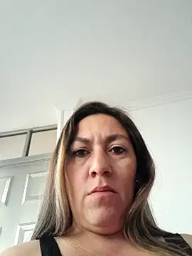 Snapshot of Luna-nevada chatting on 11.10.25 Luna-nevada online show from 11.10.25