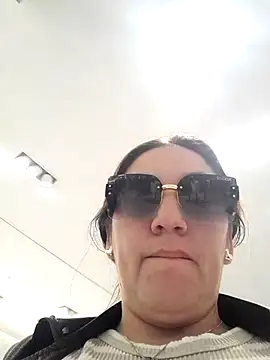 Snapshot of Luna-nevada chatting on 11.11.25 Luna-nevada online show from 11.11.25