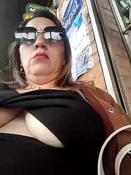 Snapshot of Luna-nevada chatting on 11.13.25 Luna-nevada online show from 11.13.25