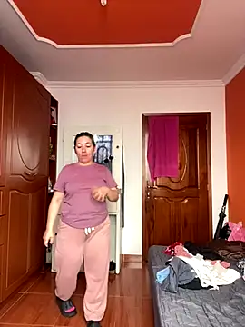 Snapshot of Luna-nevada chatting on 11.18.25 Luna-nevada online show from 11.18.25