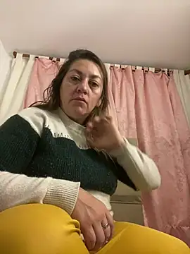 Snapshot of Luna-nevada chatting on 06.18.26 Luna-nevada online show from 06.18.26