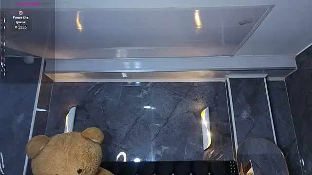 Snapshot of _wendy_b chatting on 12.19.25 wendy b online show from 12.19.25