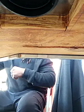 Snapshot of Gotabodiee chatting on 10.27.25 Gotabodiee online show from 10.27.25