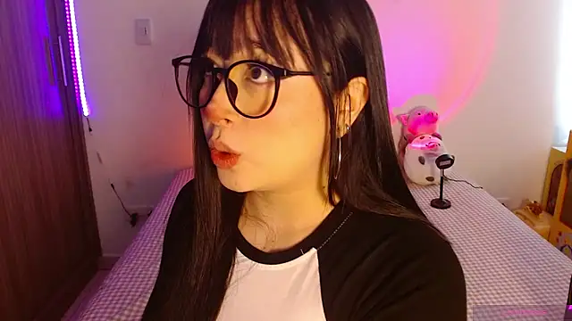 Snapshot of Oliviargf chatting on 05.23.26 Oliviargf online show from 05.23.26