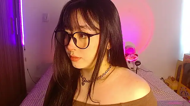 Snapshot of Oliviargf chatting on 06.16.26 Oliviargf online show from 06.16.26