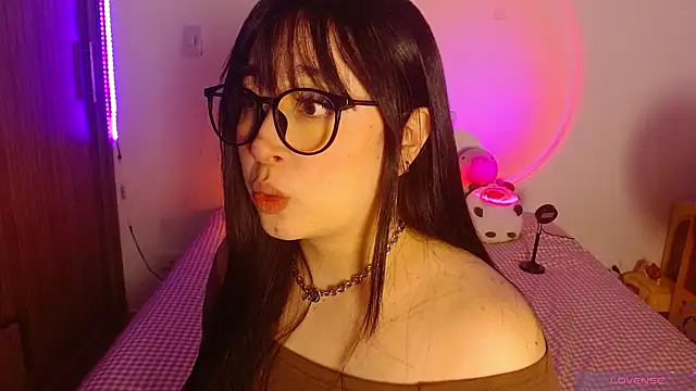 Snapshot of Oliviargf chatting on 06.17.26 Oliviargf online show from 06.17.26