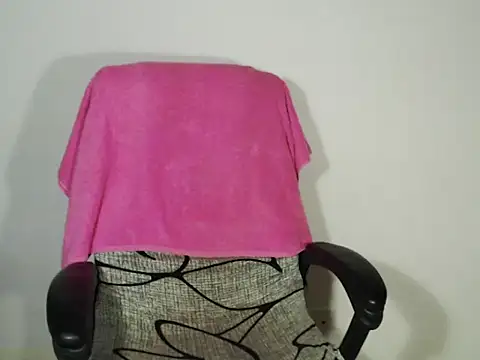 Snapshot of Hannah_Kiim chatting on 03.01.26 Hannah Kiim online show from 03.01.26