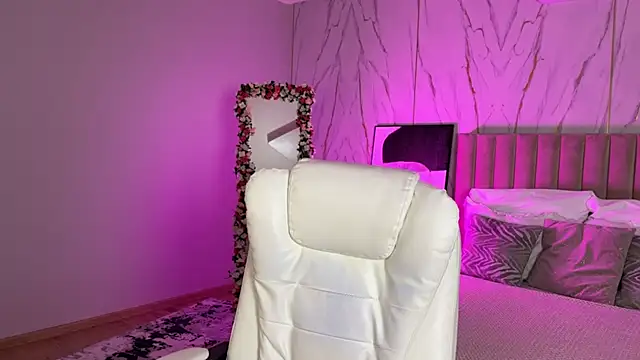  Vikky Moon  online show from 10.17.25