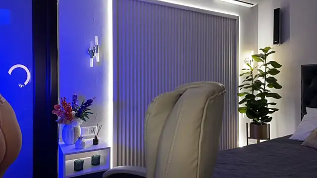 Snapshot of OhMyEmma chatting on 11.07.25 OhMyEmma online show from 11.07.25