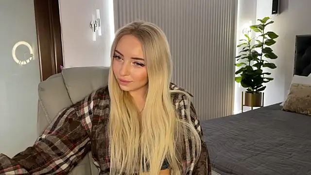 Snapshot of OhMyEmma chatting on 11.27.25 OhMyEmma online show from 11.27.25