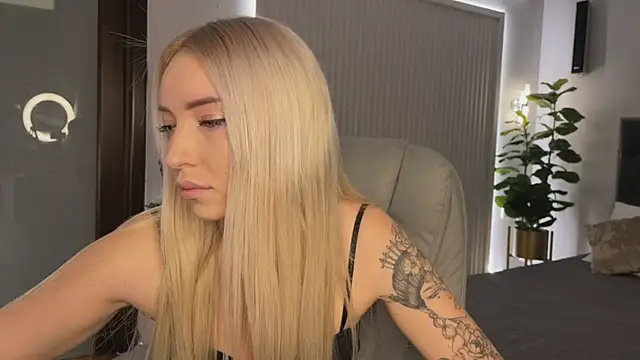 Snapshot of OhMyEmma chatting on 01.14.26 OhMyEmma online show from 01.14.26