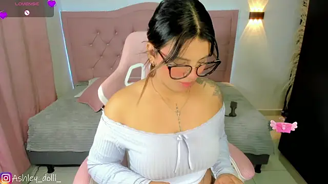 Snapshot of Ashley_dolll chatting on 06.19.26 Ashley dolll online show from 06.19.26