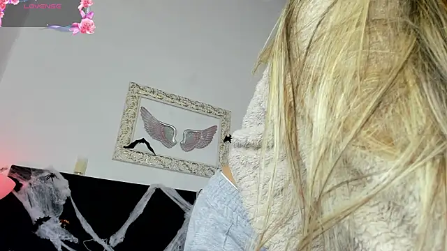 Lola Blondie online show from 10.08.25