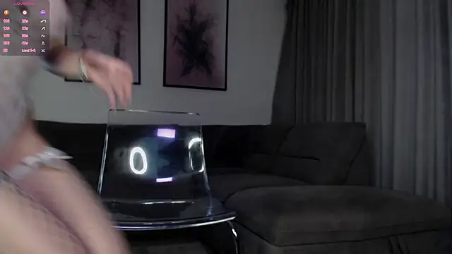 Snapshot of reinakylie chatting on 10.17.25 reinakylie online show from 10.17.25