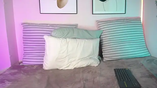 naia xo online show from 03.21.25