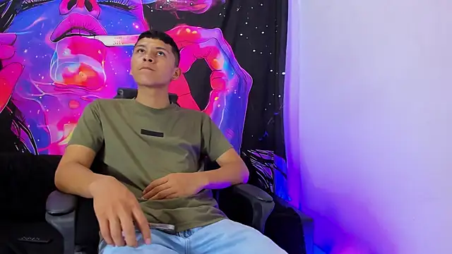 MAXXY CUTE online show from 03.17.25