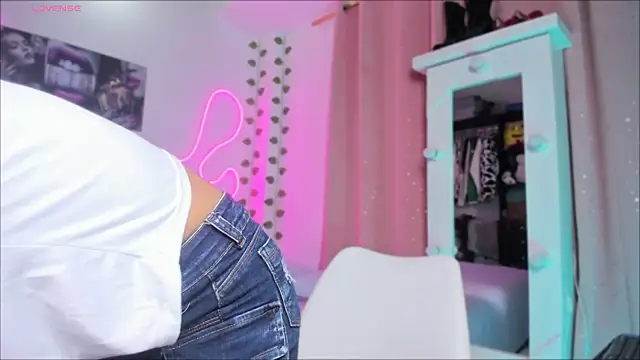 Vickysth online show from 10.19.25