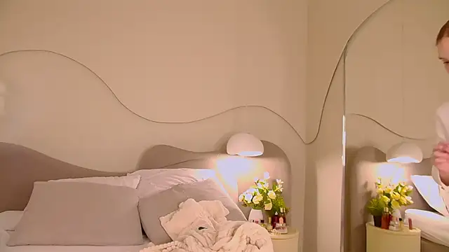 MiraBliss online show from 10.05.25