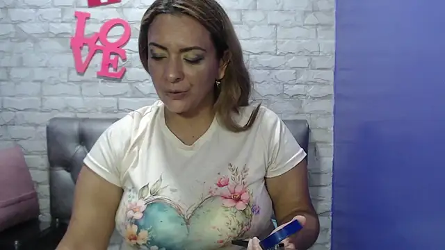 Snapshot of Milf-Prettyboobs chatting on 07.21.26 Milf-Prettyboobs online show from 07.21.26