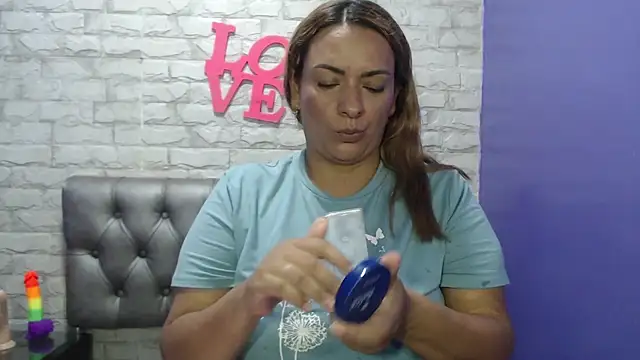 Snapshot of Milf-Prettyboobs chatting on 07.29.26 Milf-Prettyboobs online show from 07.29.26