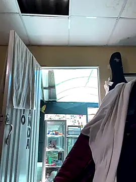 Snapshot of val_zx chatting on 09.16.25 val zx online show from 09.16.25