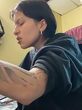 Snapshot of val_zx chatting on 09.18.25 val zx online show from 09.18.25