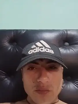 Snapshot of RodriiAmatto chatting on 12.19.25 RodriiAmatto online show from 12.19.25