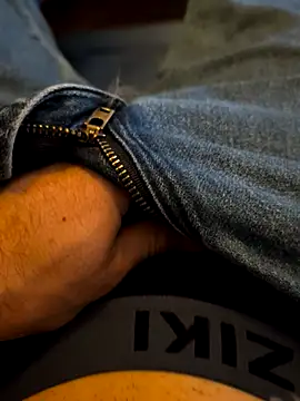 A DV78 online show from 04.23.26